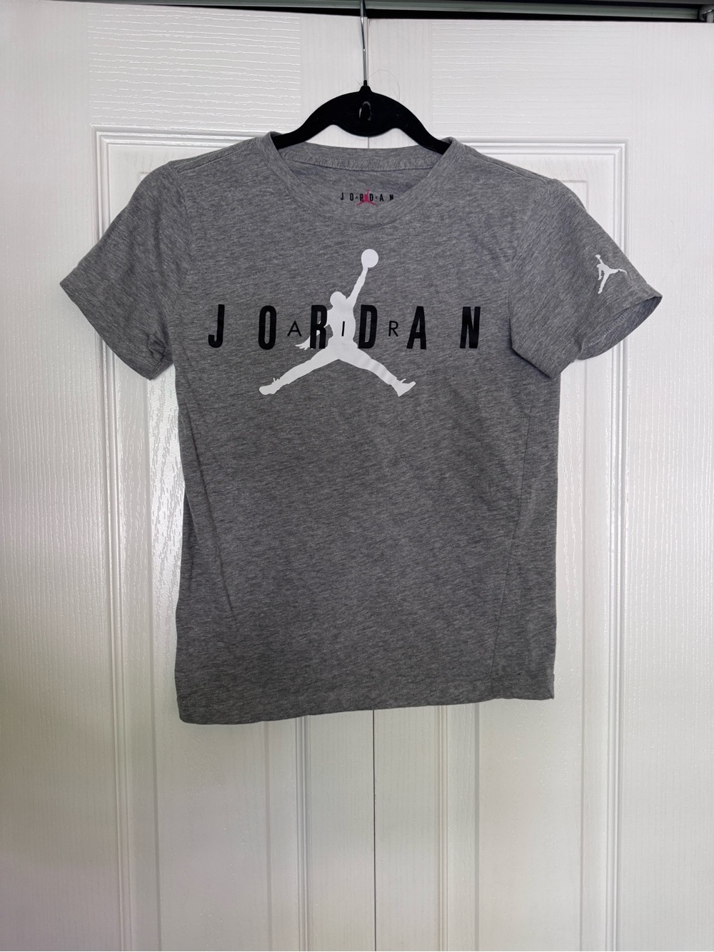 Jordan Graphic Tee size Boys Medium